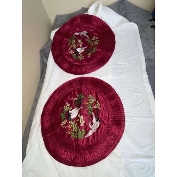 vintage round embroidered satin pillowcases - Picture 2 of 13